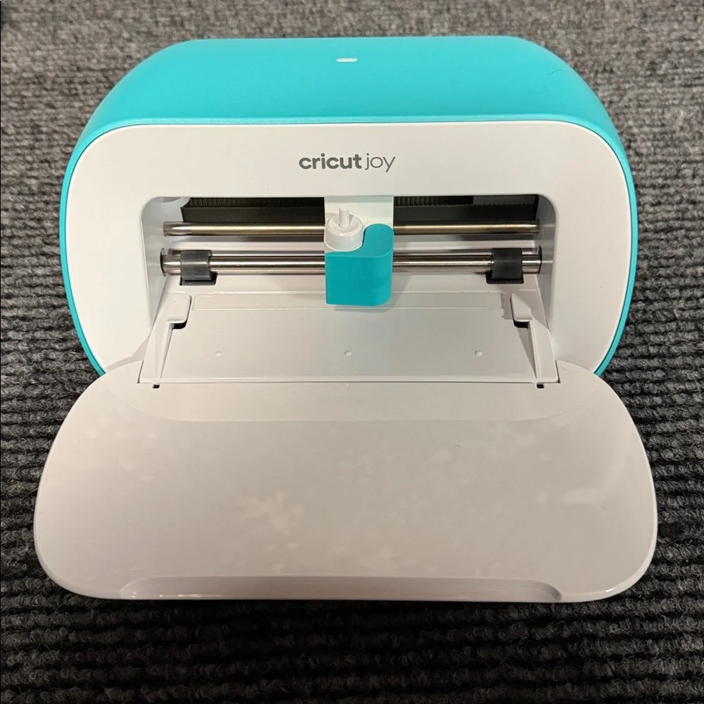 Cricut Joy machine with carry case and bundle of accessories. - Picture 13 of 17